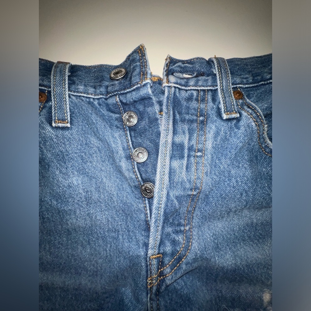 Levi's 501 Denim Button Fly Distressed Women's Shorts - Picture 14 of 15